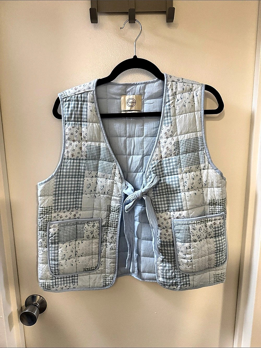 STCOSH Patchwork Quilted Vest in Blue & White Size Large Like New